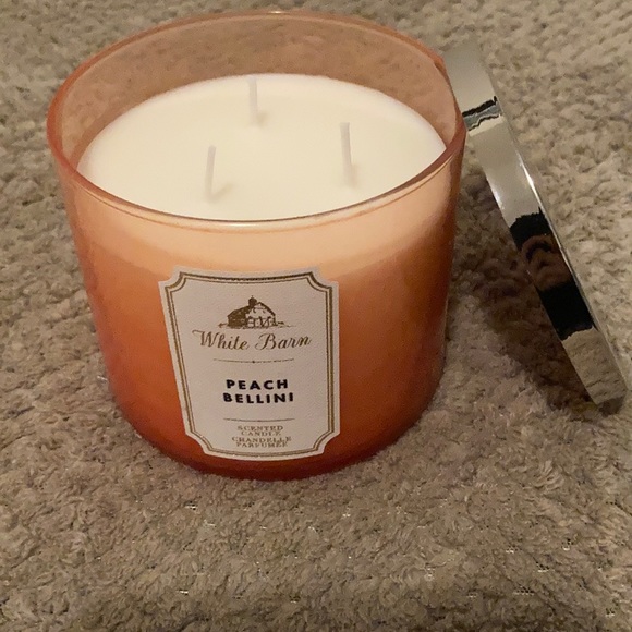 White Barn 3 wick scented candle - Peach Bellini - Picture 2 of 2